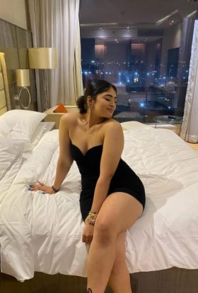 9990611130 Find & Book Russian Call Girls In Sector 6 Noida